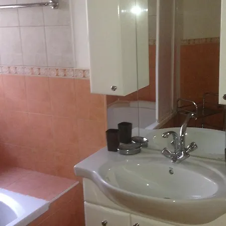 Leo Vendeghaz Guest house
