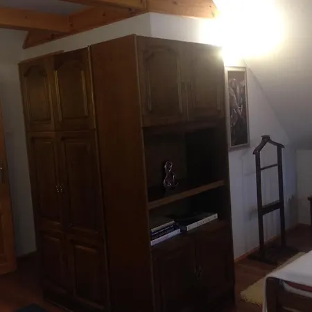 Leo Vendeghaz Guest house *