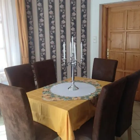 Leo Vendeghaz Guest house *