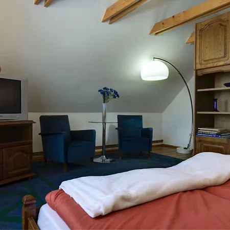 Leo Vendeghaz Guest house