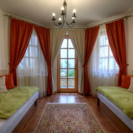 Leo Vendeghaz 4* Eger